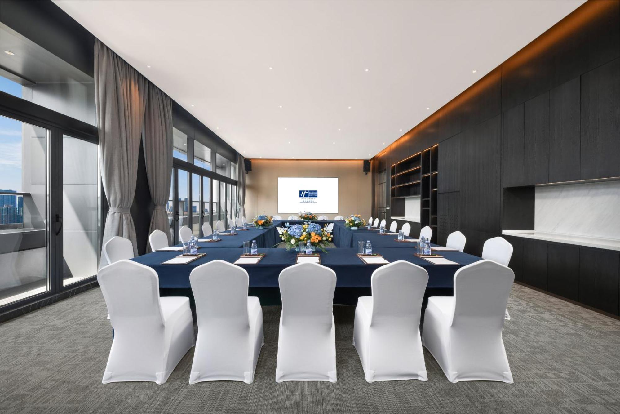 Express Futian Center By Ihg 4*