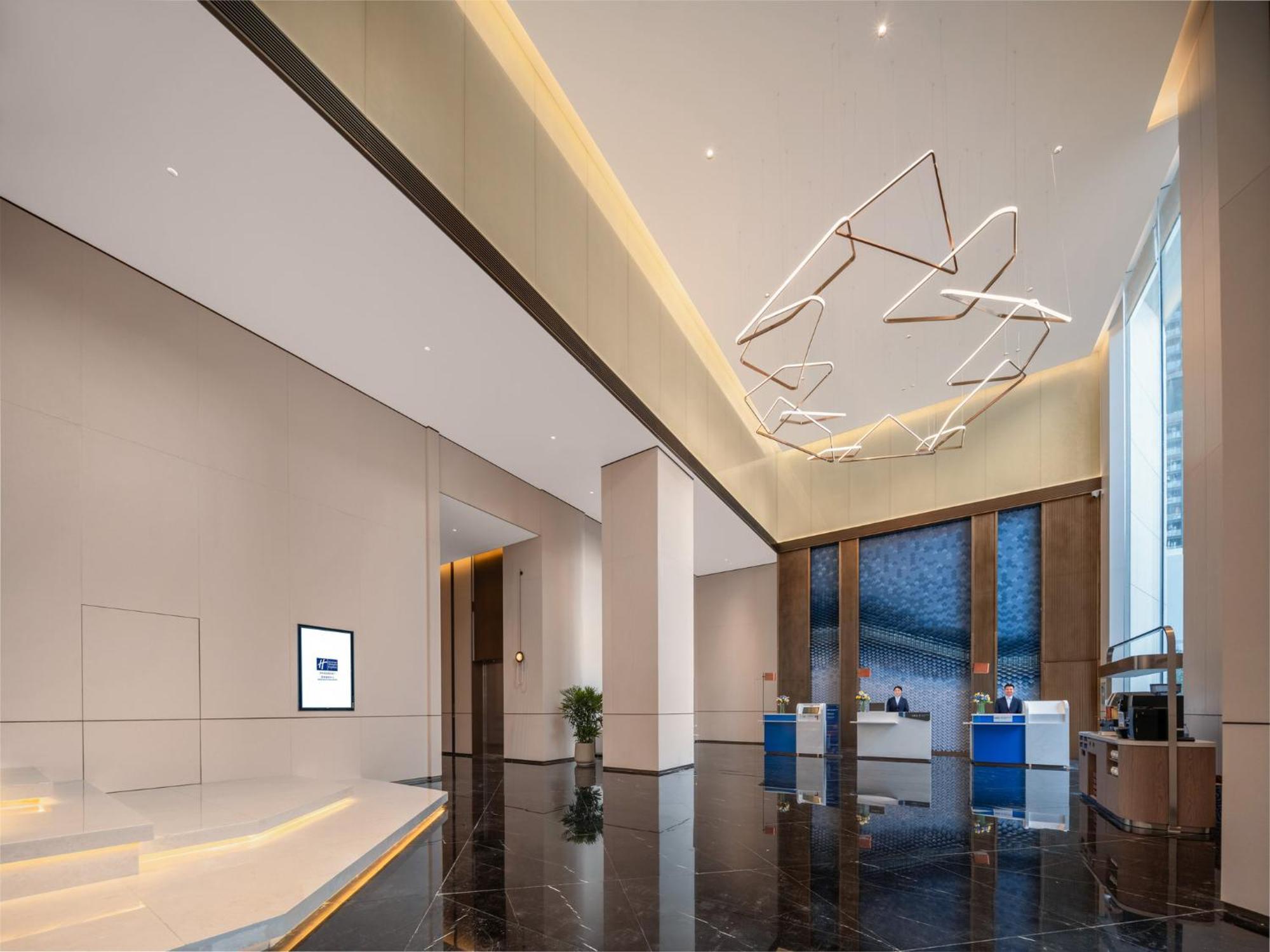 Express Futian Center By Ihg Hotel 4*