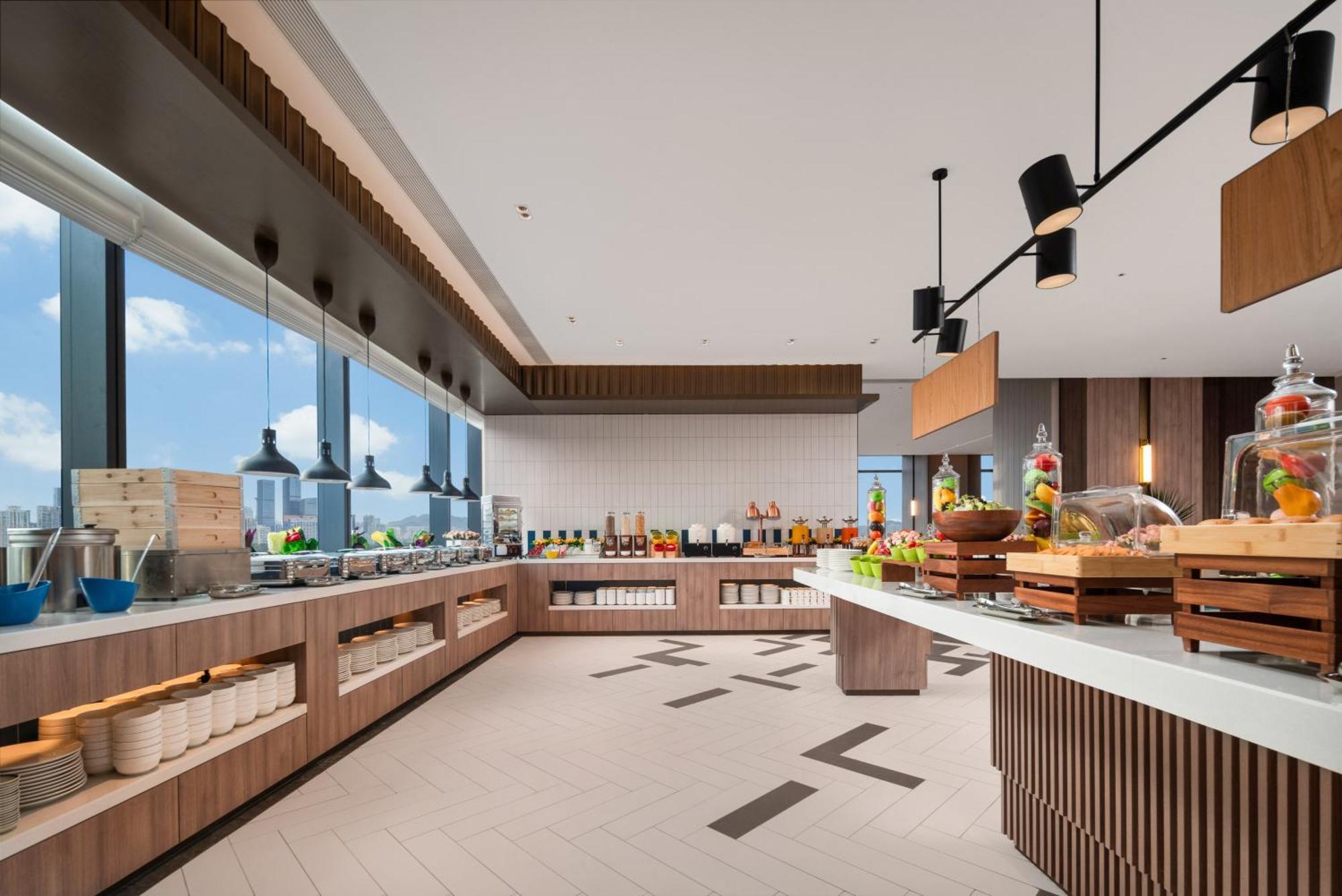 Express Futian Center By Ihg 4*