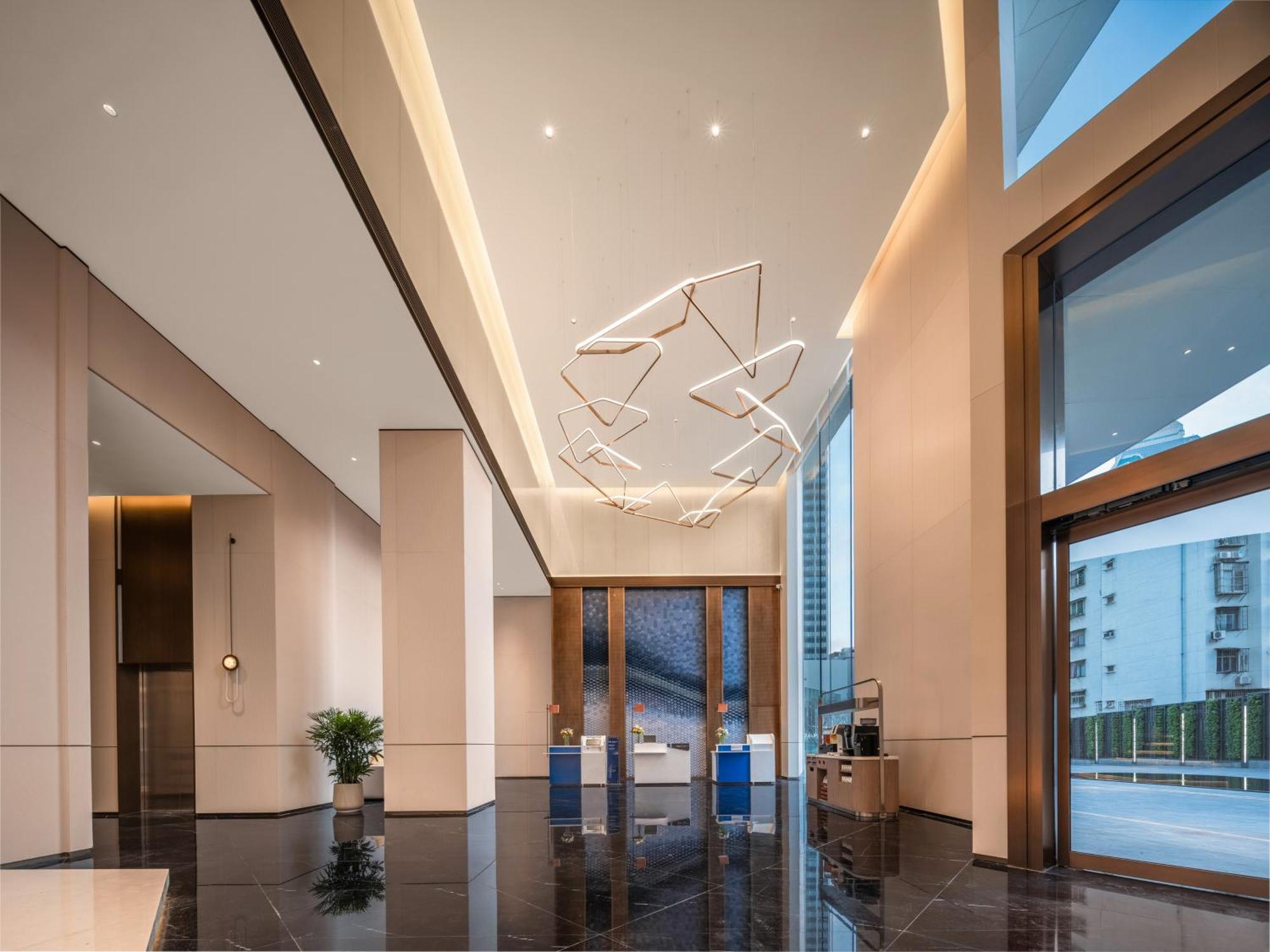 Express Futian Center By Ihg 4*