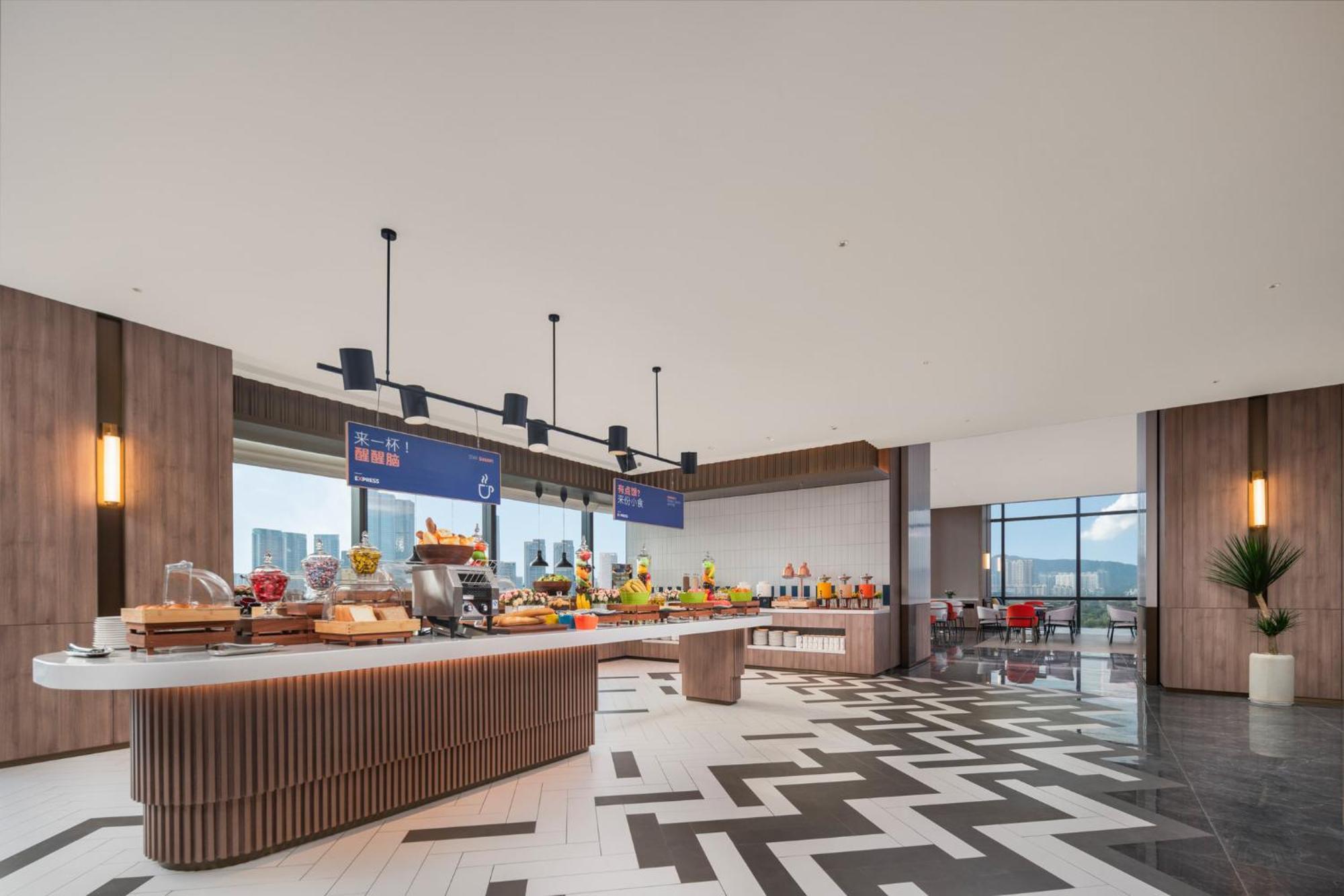Express Futian Center By Ihg Hotel
